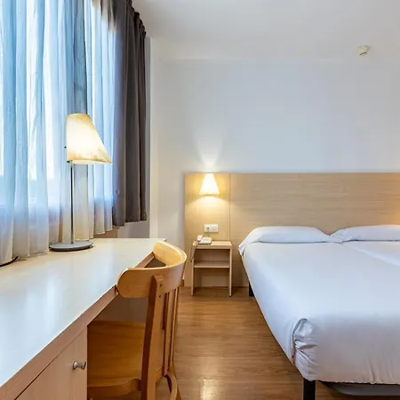 Ξενοδοχείο Basic Olerdola