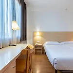 Hotel Basic Olèrdola