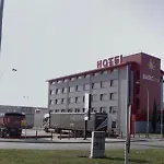 Basic Hotel