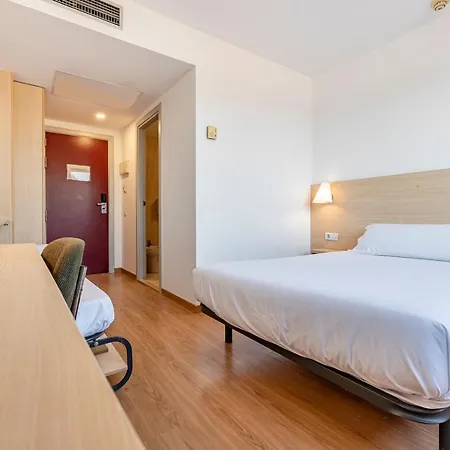 Hotel Basic 2*