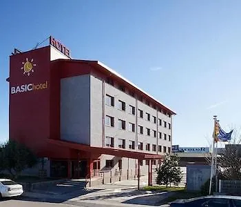 Hotel Basic 2*