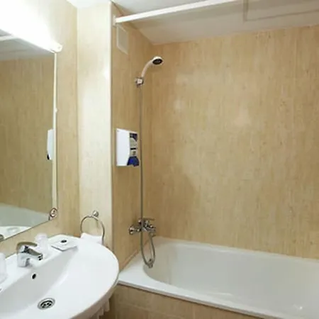 Hotel Basic 2*