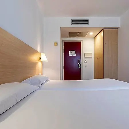 Basic Hotel