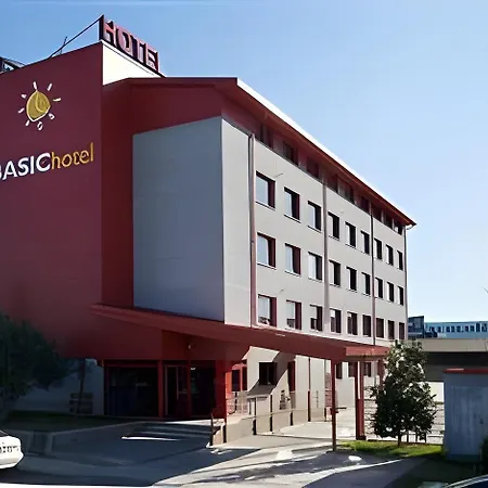 Hotel Basic 2*