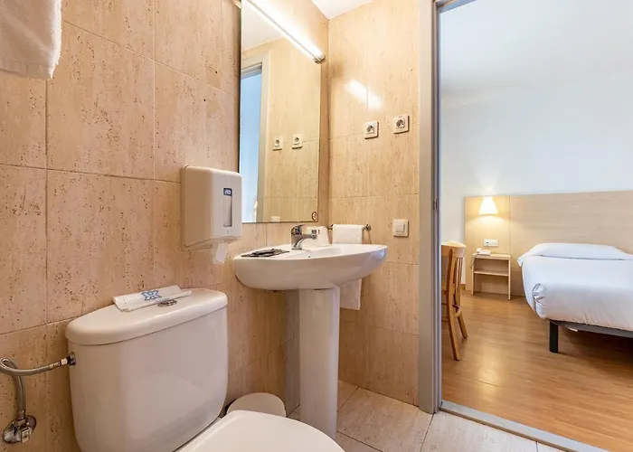 Hotel Basic 2*