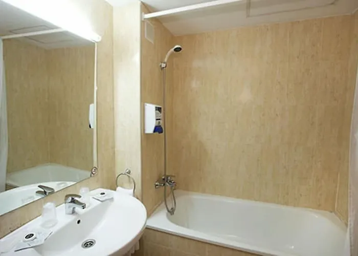Hotel Basic 2*